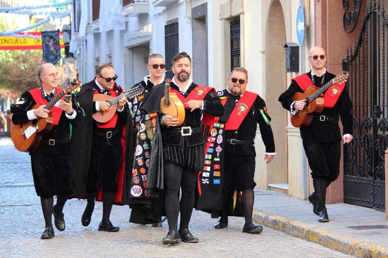 La Tuna acompañando a la Virgen de la Cabeza en Marmolejo
