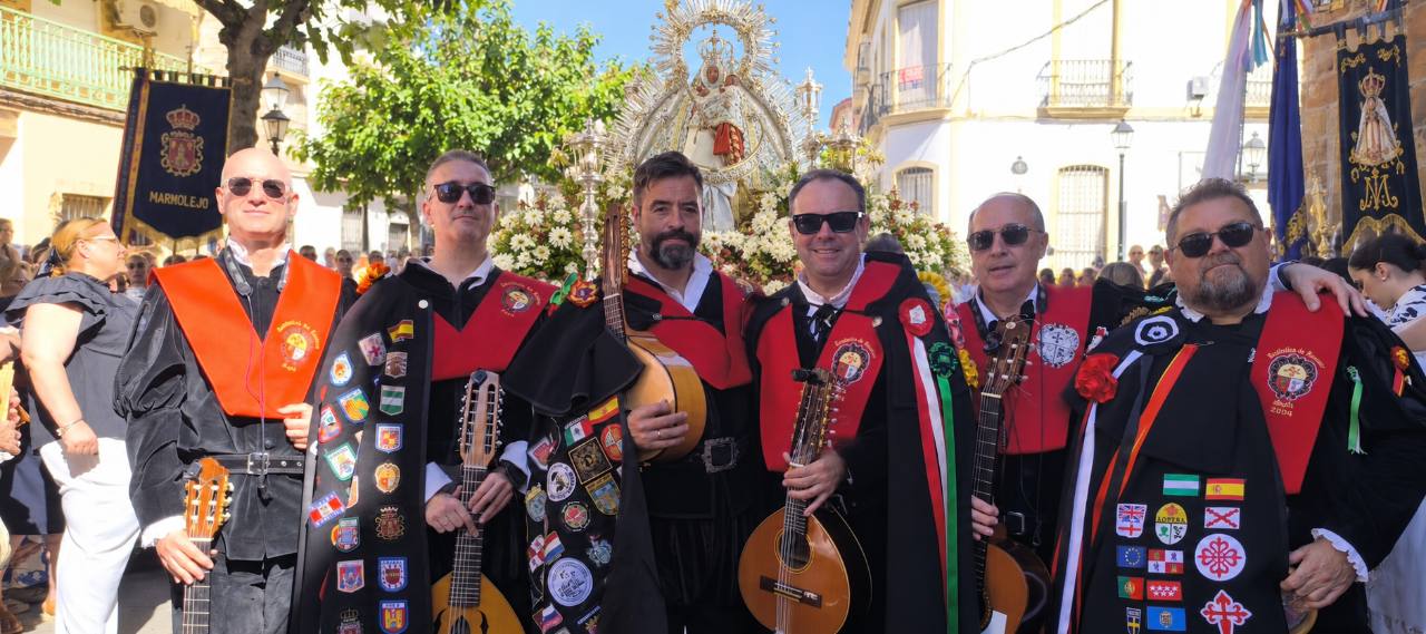 La Tuna durante el traslado de la Virgen de la Cabeza